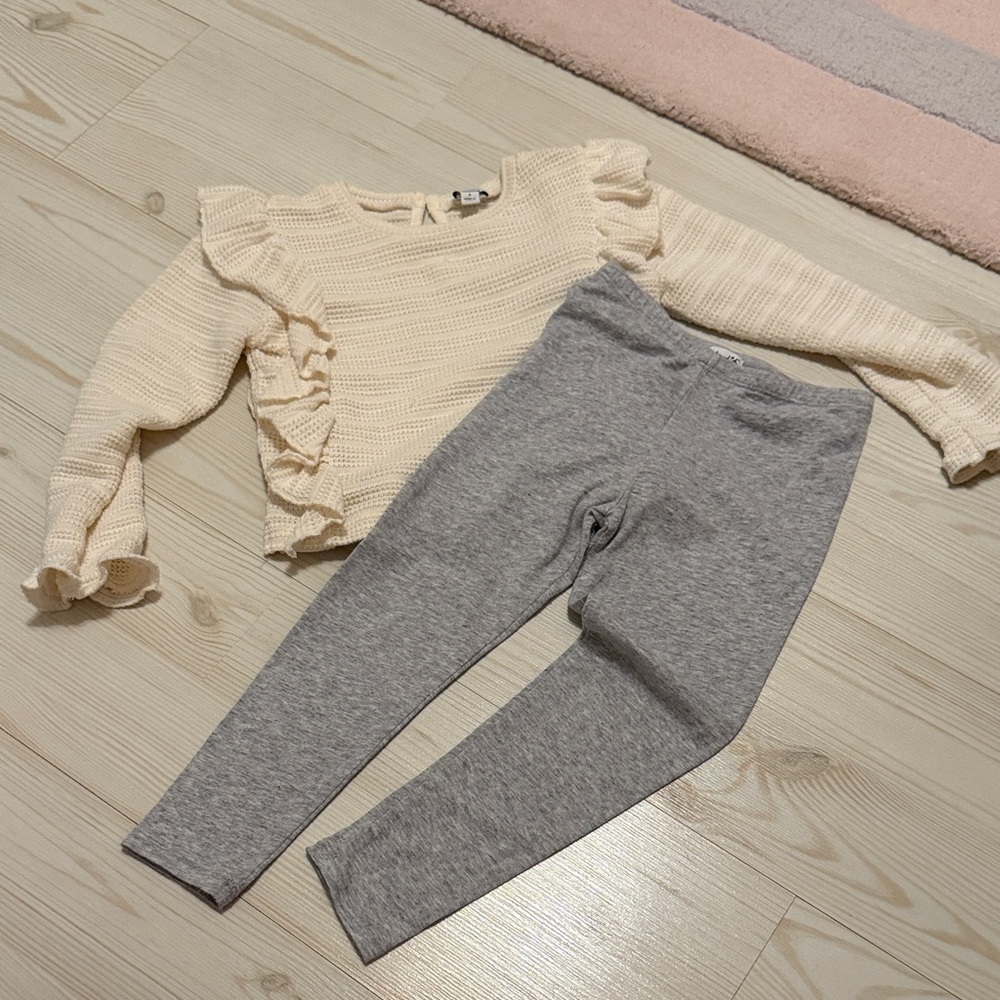 Splendid Cream Knit Top and Gray Bottoms